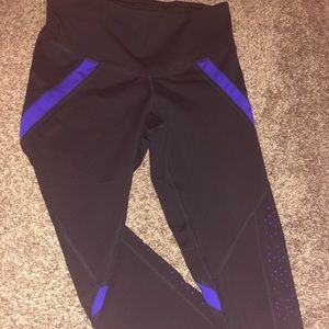 3/4 crop capri black/purple yoga pants